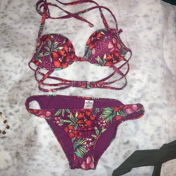 Hollister Other - TROPICAL PUSH-UP BIKINI 🌺